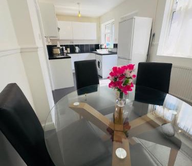 Cradley House | SwankyHome4Groups/Contractors/M5