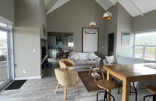 Sedgefield House | Swans Nest Home in Sedgefield Myoli Beach is pet friendly and near to the beach