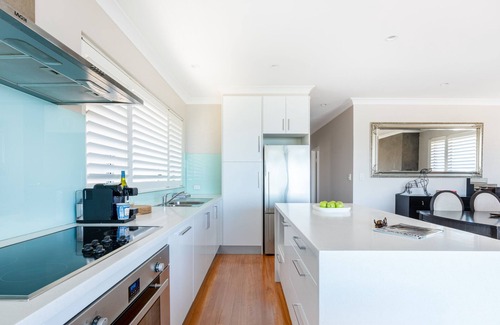 Tamarama Apartment | Sweeping Coastal Panorama with world class beaches at your doorstep