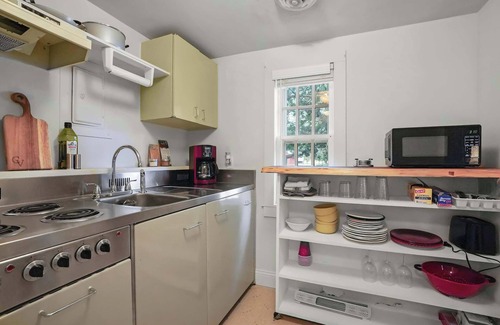 Locustville Apartment | Sweet 1BDR Farm Cottage with Fire Pit and Creek View