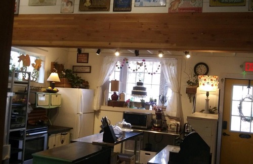 Ironwood House | Sweet Amenities, Comfort & Nature !