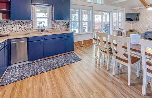 Lake Waccamaw House | Sweet and cozy 3-bedroom house on enchanting Lake Waccamaw with AC