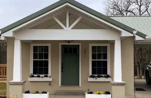 Aiken Cottage | "Sweet Caroline" Lovely, quaint cottage.
