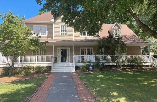 Winston - Salem House | Sweet Southern Dream - 3 Bed, 2.5 Bath, & Office
