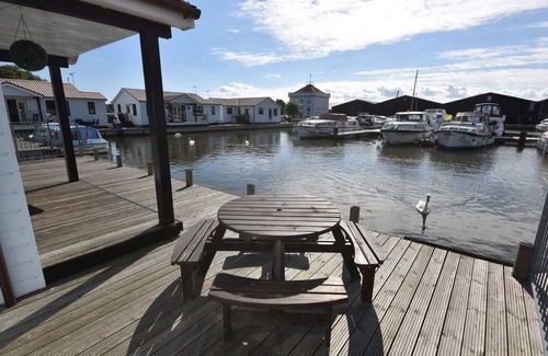 Irstead Cottage | Swift Cottage - three bedroom waterside Cottage - Sleeps 6