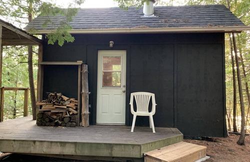 Ormsby Cabin | Swim, Play, Fish at this Beautiful, Private Cabin on the Lake.