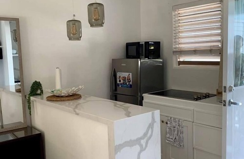 Orange Bay Apartment | Swim, Sleep and Exhale. Good for 1, perfect for 2 - 24hr security, Free Wifi