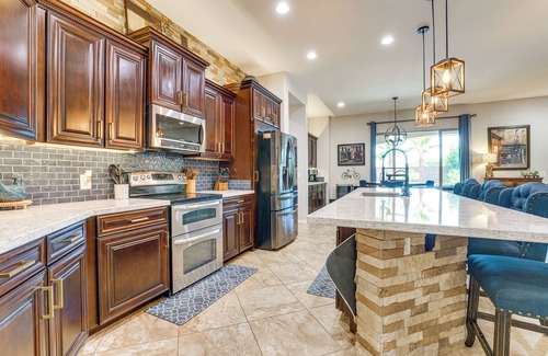 Goodyear House | Swim-Up Bar & Putting Green: Goodyear Getaway!