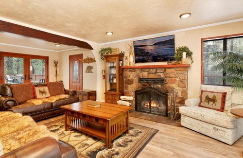 Big Bear Lake Ski Chalet | Swiss Delight by Big Bear Vacations Hot Tub Game Tables Central
