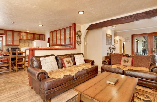 Big Bear Lake Ski Chalet | Swiss Delight by Big Bear Vacations Hot Tub Game Tables Central