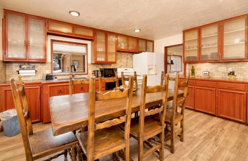 Big Bear Lake Ski Chalet | Swiss Delight by Big Bear Vacations Hot Tub Game Tables Central