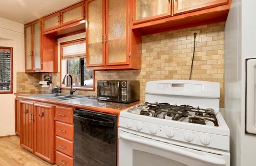 Big Bear Lake Ski Chalet | Swiss Delight by Big Bear Vacations Hot Tub Game Tables Central