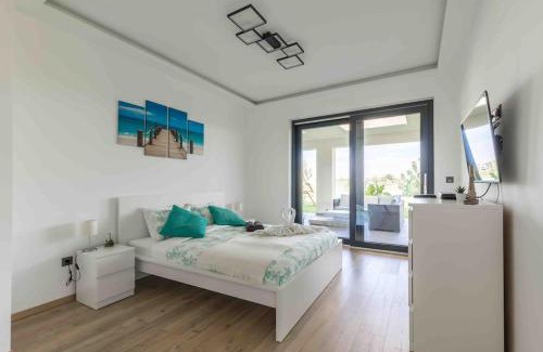 Gyorzamoly Villa | Tóparti Villa, Jakuzzi,Luxus élmény a Szigetközben