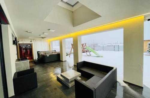 Gyorzamoly Villa | Tóparti Villa, Jakuzzi,Luxus élmény a Szigetközben