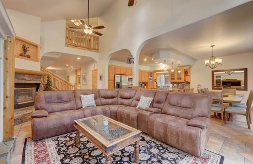Tahoe Valley House | TāHaus - Hot Tub + Pool Table + Dog Friendly