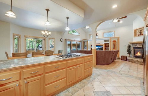 Tahoe Valley House | TāHaus - Hot Tub + Pool Table + Dog Friendly