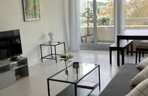 Sevres Apartment | T2 Vue Imprenable à Sèvres au 8e Étage