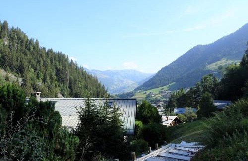Beaufort Apartment | T3 cosy avec cheminée, pour 4-5 pers., skis aux pieds, terrasse sud/ouest, calme à Arêches-Beaufort - FR-1-342-183