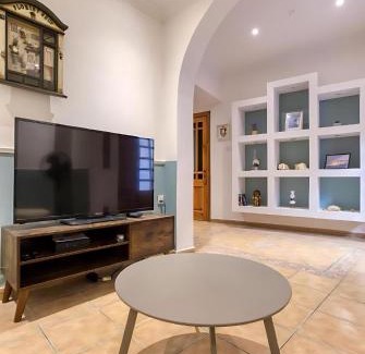 Birgu Apartment | Ta' Lorita - Charming & Cosy Ground Floor Family Home