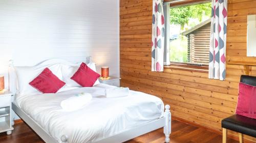 Fivelanes Ski Chalet | Ta Mill Cottages & Lodges - Brookview Lodge 1