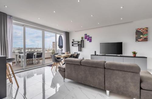 Ta' Xbiex Apartment | Ta Xbiex, Luxury Penthouse for families only, with Pool and Seaview, Malta