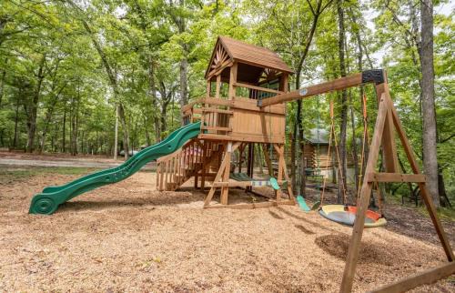 Shell Knob House | Table Rock Lake Cabin - Hawthorn #12 with Lake Access Hot Tub Outdoor Pool