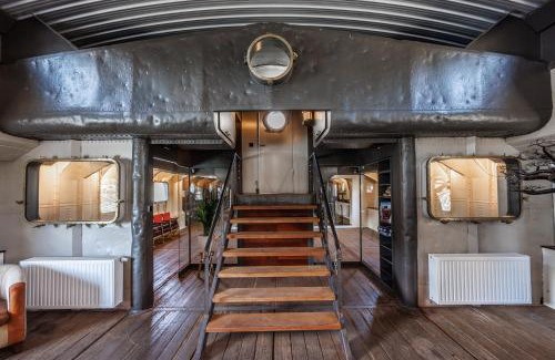 Ittre Boat Rental | Tabor 67 Luxury Houseboat