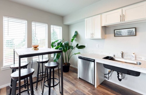 Eastside Condo | Tacoma Dome condo w Mountn & Bay views + + PRK!