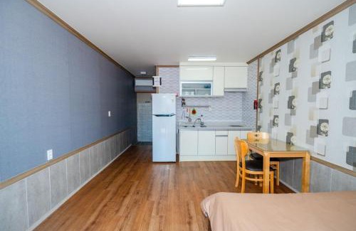 Iwon House | Taean Low Stack Pet Pension
