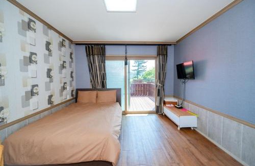 Iwon House | Taean Low Stack Pet Pension