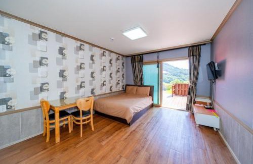 Iwon House | Taean Low Stack Pet Pension