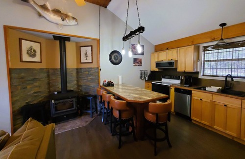 Lost Bridge Village House | Taffy's Lakehouse-Lake Access-Community Swim Pool-Minutes to Boat Ramp & Marina