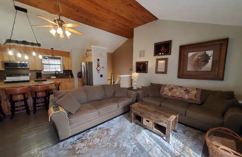 Lost Bridge Village House | Taffy's Lakehouse-Lake Access-Community Swim Pool-Minutes to Boat Ramp & Marina