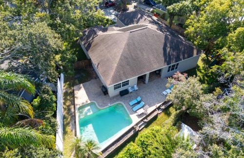 Clearwater House | Tahanan Retreat - Clearwater Pool 15 min Beach