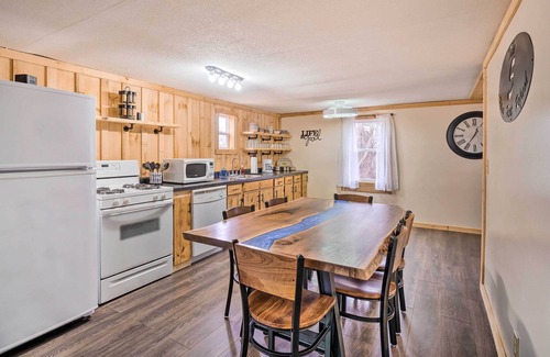 East Fultonham House | 'Take 5' Retreat w/Hot Tub: Relax, Rest, Refresh!
