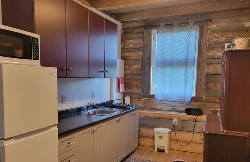 Drummond-North Elmsley Cabin | Take it easy at this unique getaway in beautiful backcountry of Lanark County.