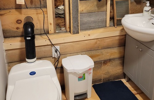 Drummond-North Elmsley Cabin | Take it easy at this unique getaway in beautiful backcountry of Lanark County.