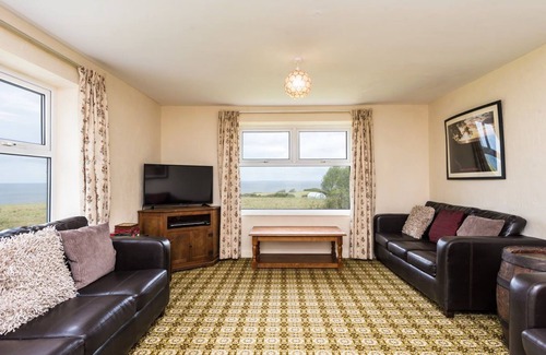 Dinas Cottage | Tal Eryr - a rural retreat that sleeps 10 guests in 5 bedrooms