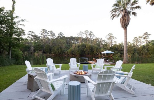 Savannah House | Talahi Tides Retreat: Lake, Spa, Near Downtown and Tybee Beach