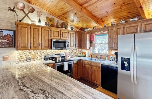 Wilkesboro Cabin | Tall Maple Lodge with Views