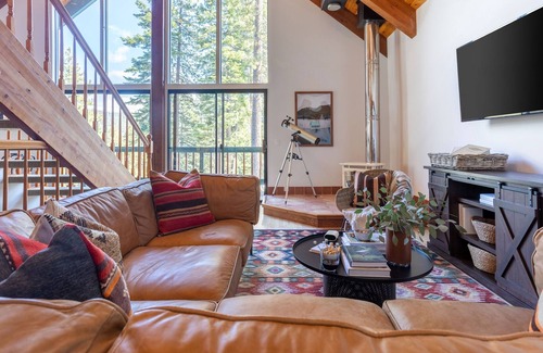 Incline Village Cottage | Tallac by Avantstay Secluded & Woodsy Tahoe Cabin in Incline Village