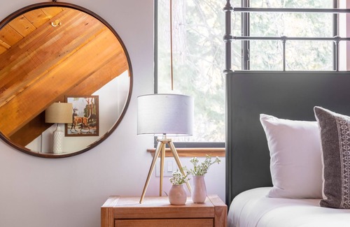 Incline Village Cottage | Tallac by Avantstay Secluded & Woodsy Tahoe Cabin in Incline Village