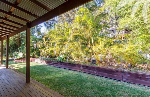 Elizabeth Beach House | Tallowood - Pacific Palms Holidays