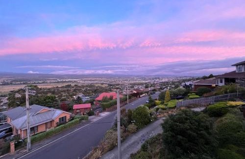 Riverside House | Tamar Riverside Views Retreat
