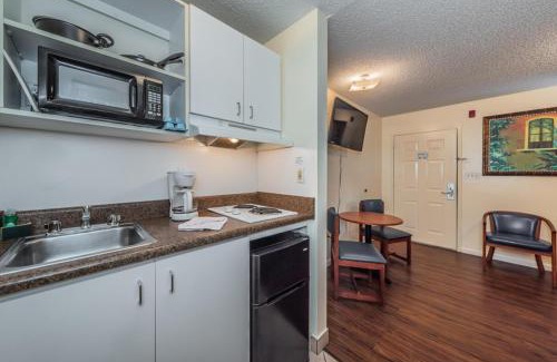 Largo Hotel | Tampa Bay Extended Stay Hotel
