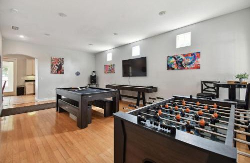 Sun Bay South House | Tampa "Good Times" Private Large House With GameRoom - Sleeps 12, 4bdr, 3bth, Great Location, Quiet Community, Backyard