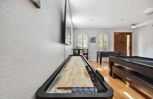 Sun Bay South House | Tampa "Good Times" Private Large House With GameRoom - Sleeps 12, 4bdr, 3bth, Great Location, Quiet Community, Backyard