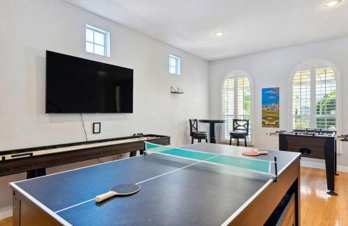 Sun Bay South House | Tampa "Good Times" Private Large House With GameRoom - Sleeps 12, 4bdr, 3bth, Great Location, Quiet Community, Backyard