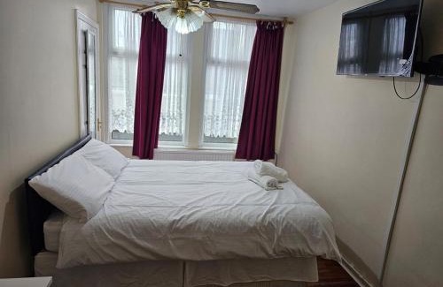 Haselbury Apartment | Tanners End Apartment