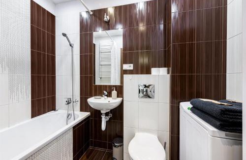 Krzyki Apartment | Tarnogaj Apartment - Terrace, Park Nearby - by Rentujemy